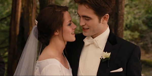 Edward and bella wedding twilight saga part 1 movie in hindi